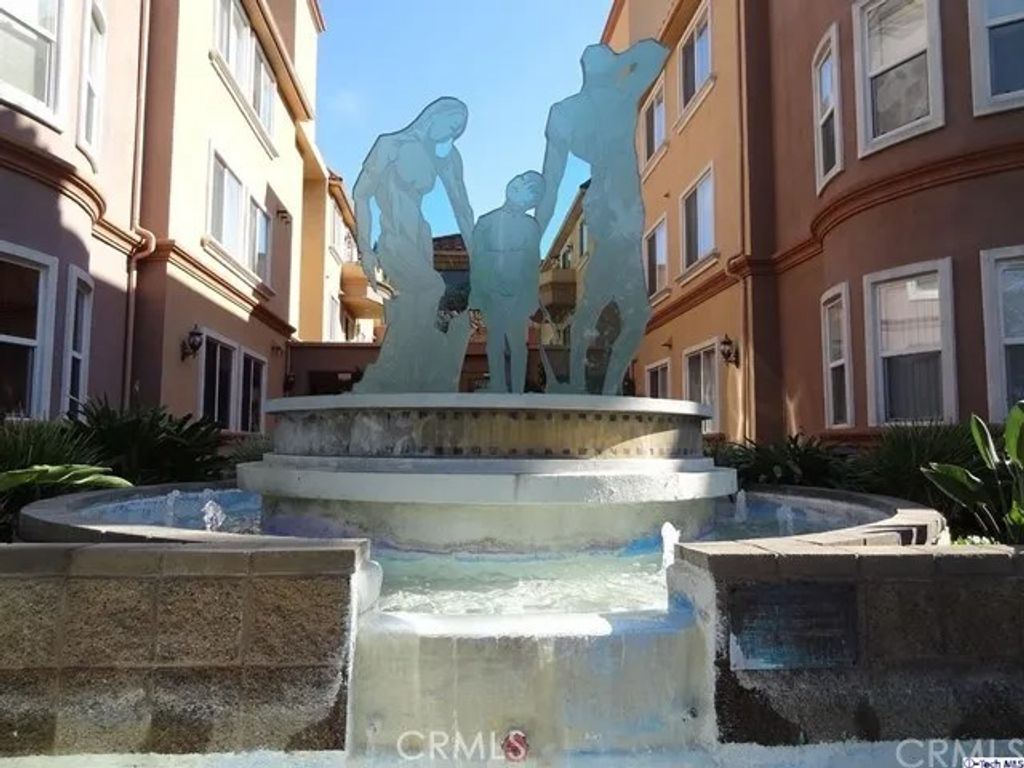 Photo of 414 E Valencia Avenue #111, Burbank, CA 91501 (MLS # GD26034325)