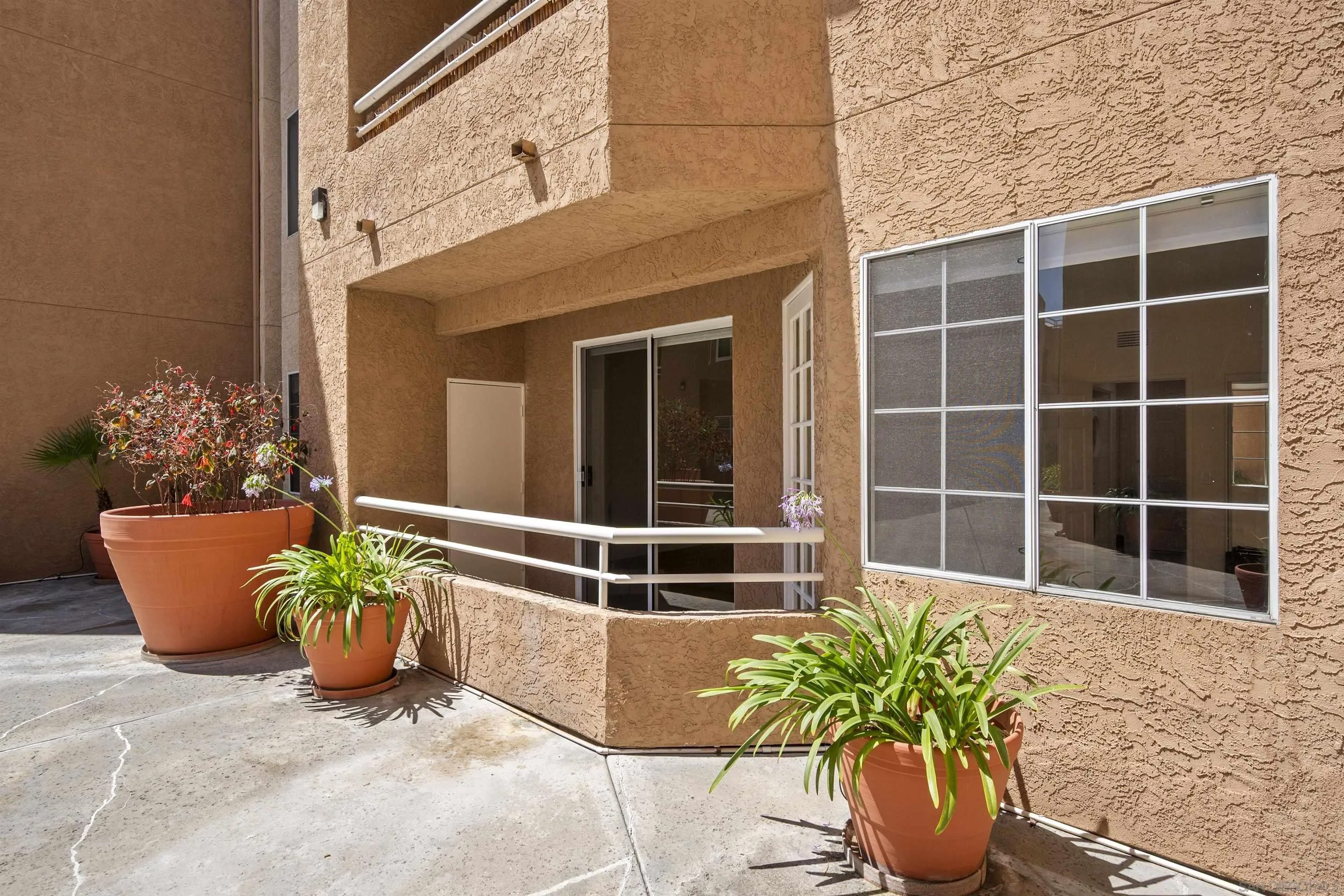 3969 Mahaila Ave 104
