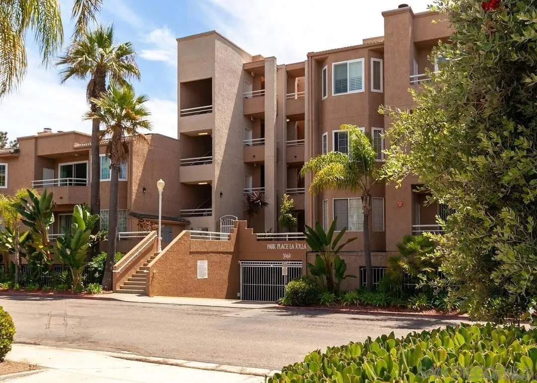 3969 Mahaila Ave 104