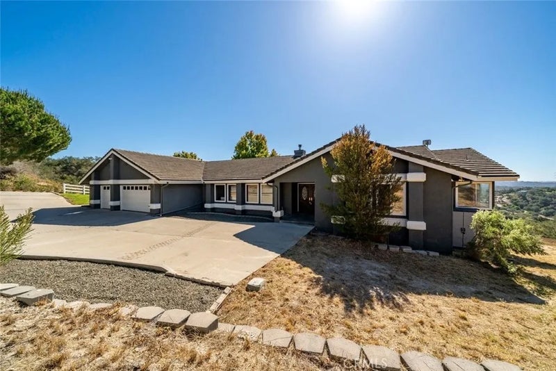 1075 Fox Canyon Lane