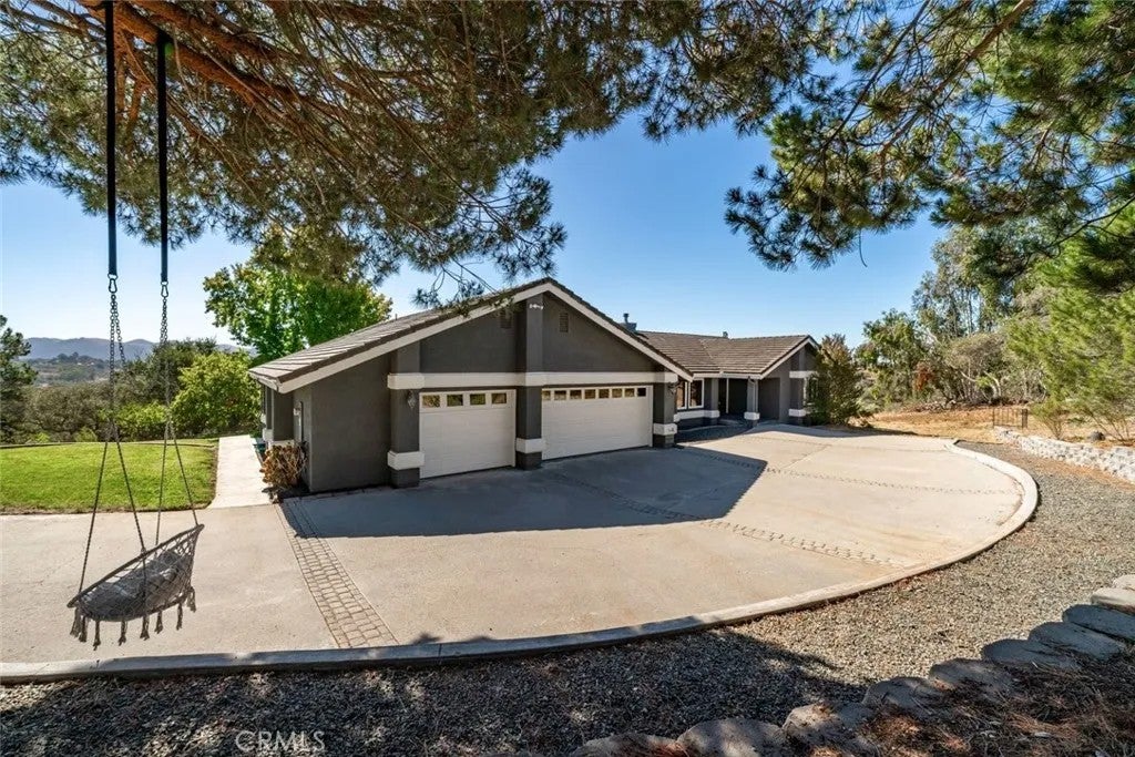 1075 Fox Canyon Lane