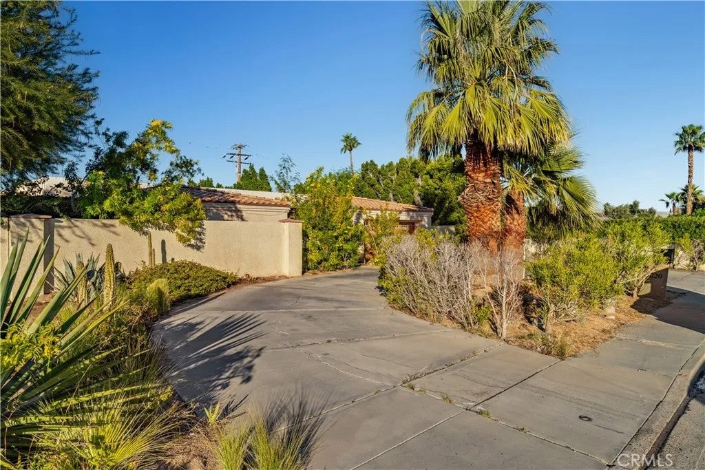 Photo of 1820 E Racquet Club Road, Palm Springs, CA 92262 (MLS # GD26102013)