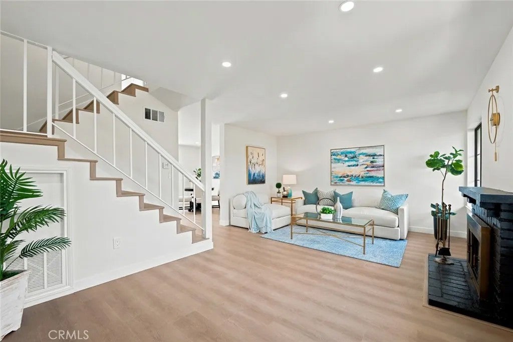 1700 W Cerritos