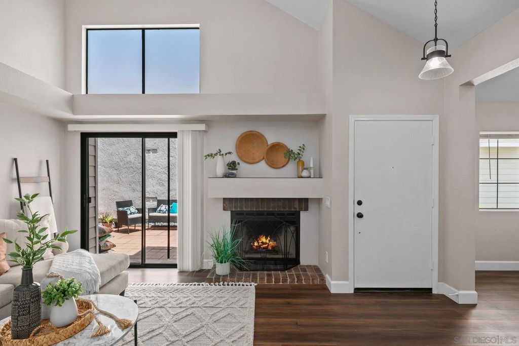 Photo of 802 Spindrift Ln, Carlsbad, CA 92011 (MLS # 2601101)