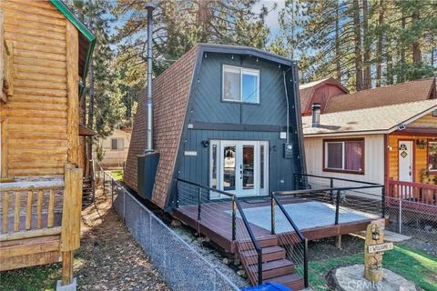 Photo of 42683 Falcon Avenue, Big Bear Lake, CA 92315 (MLS # IG26021015)