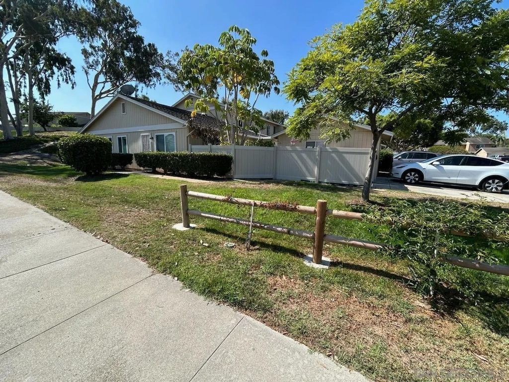 Photo of 357 Winsome Pl, Encinitas, CA 92024 (MLS # 260006081)