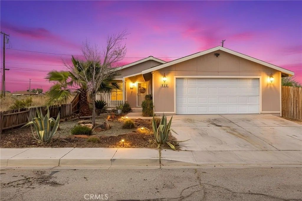 Photo of 922 W Vulcan Ave, Ridgecrest, CA 93555 (MLS # SW26070805)