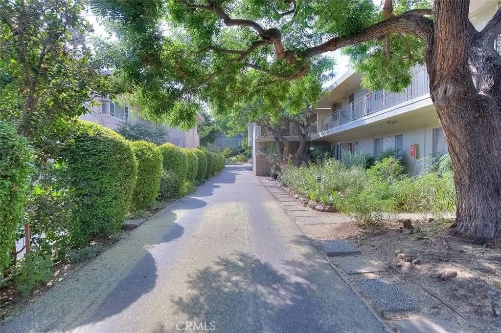 Photo of 504 S Euclid Avenue #5, Pasadena, CA 91101 (MLS # PF25271449)