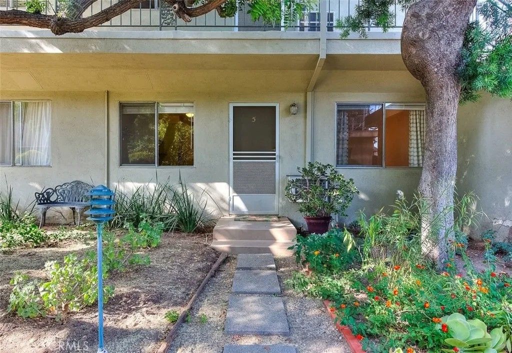 Photo of 504 S Euclid Avenue #5, Pasadena, CA 91101 (MLS # PF25271449)