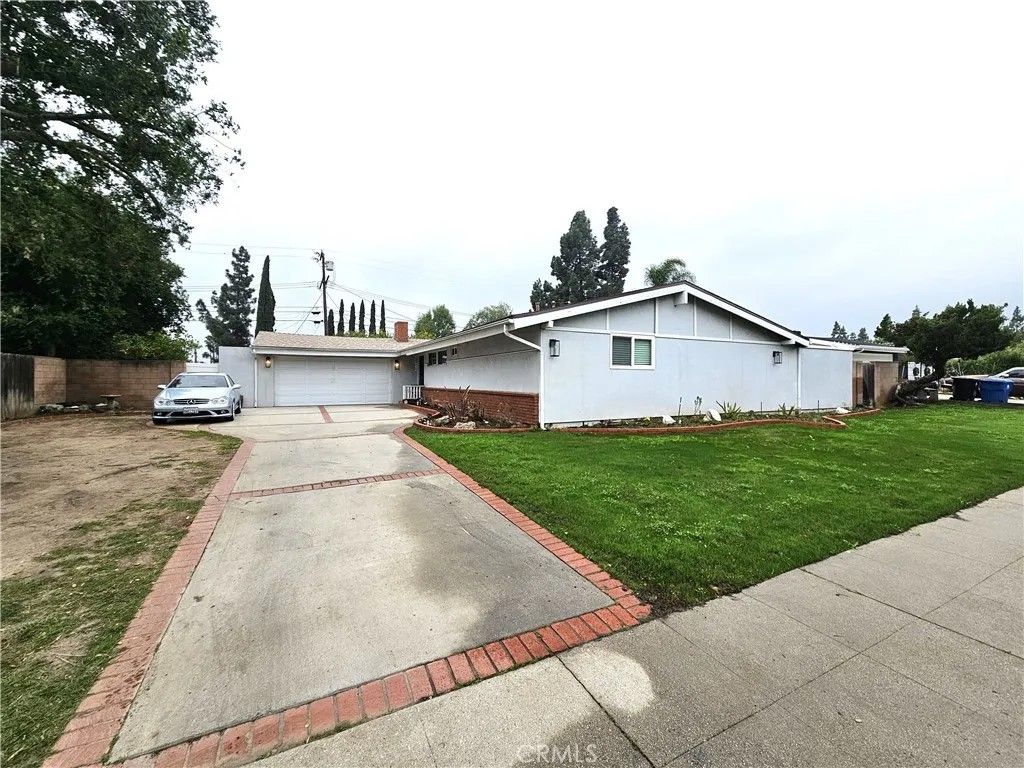 Photo of 17530 Tuba Street, Northridge, CA 91325 (MLS # SR25280363)