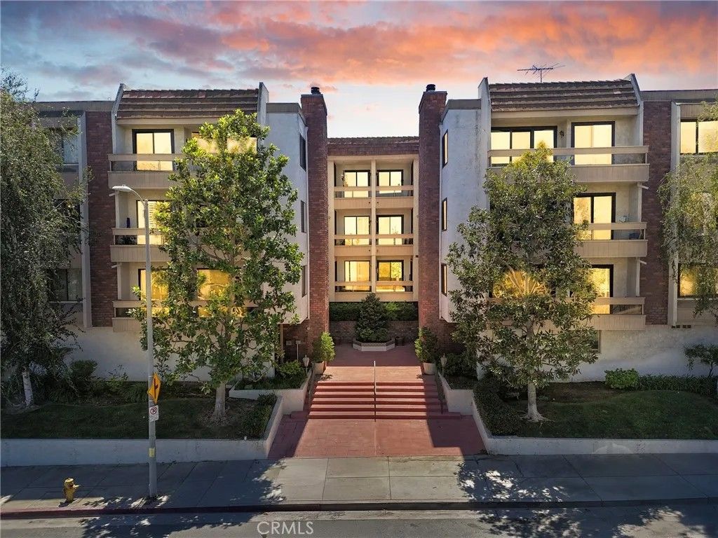 Photo of 17140 Burbank Boulevard #105, Encino, CA 91316 (MLS # SR26003687)
