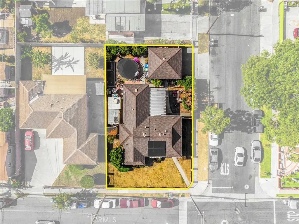 1517 W Borchard Avenue