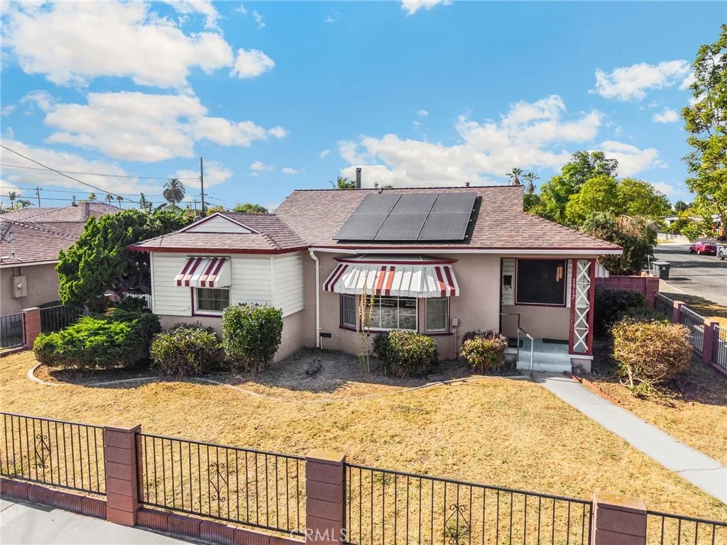 1517 W Borchard Avenue