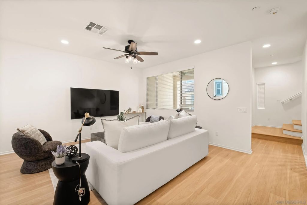 Photo of 1118 Via Lucero, Oceanside, CA 92056 (MLS # 2600609)