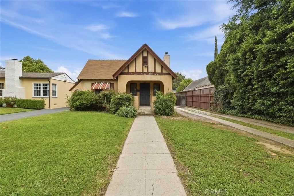 Photo of 4720 Denny Ave, Toluca Lake, CA 91602 (MLS # SR26078010)