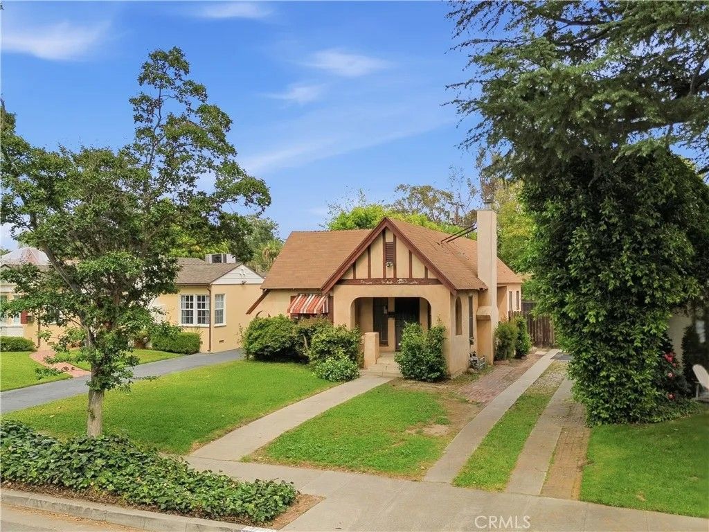 Photo of 4720 Denny Ave, Toluca Lake, CA 91602 (MLS # SR26078010)