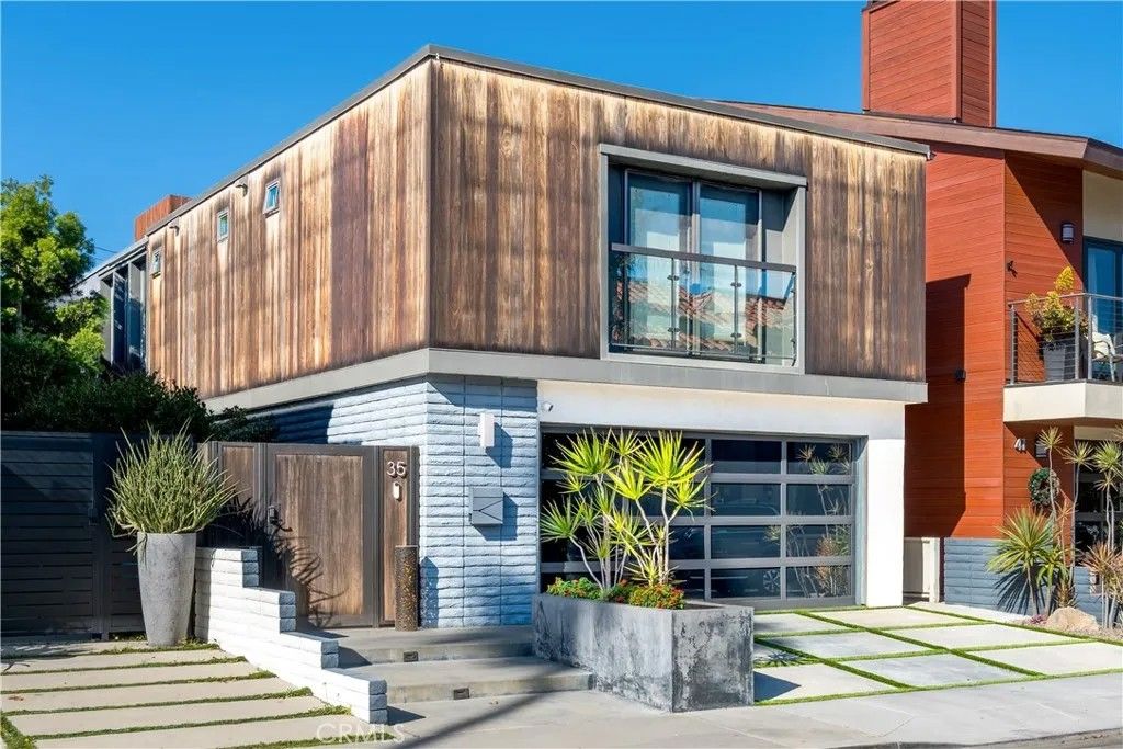 Photo of 35 Geneva Walk, Long Beach, CA 90803 (MLS # PW26025779)