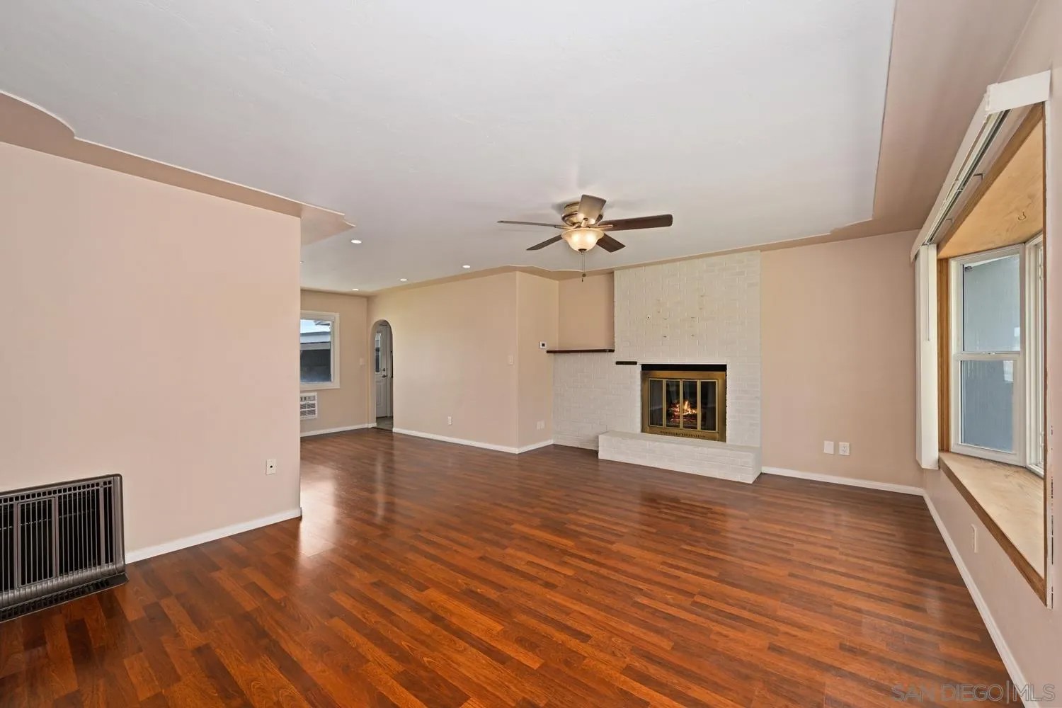 820 Country Club Dr.