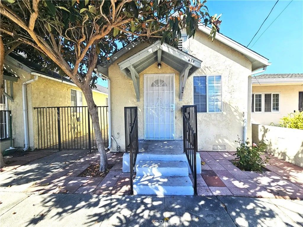 Photo of 654 W 21st St, San Pedro, CA 90731 (MLS # SB26077363)