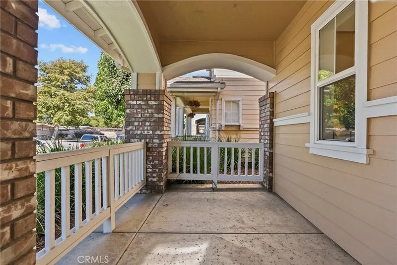 230 E Pleasant Valley