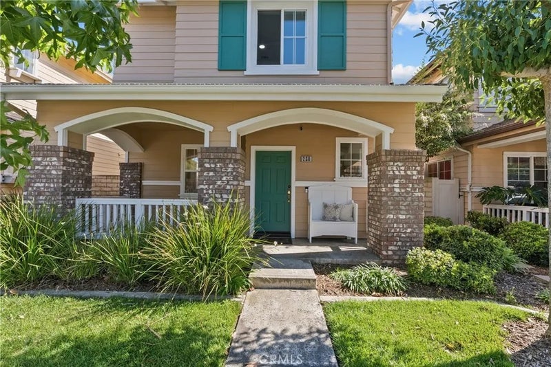 230 E Pleasant Valley