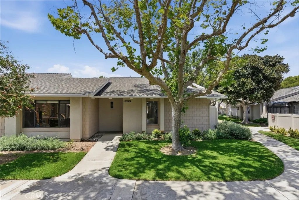 8566 Fallbrook