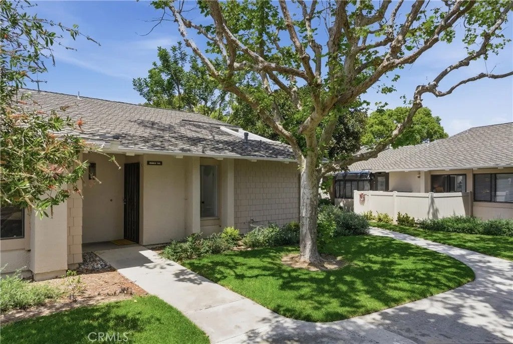 8566 Fallbrook