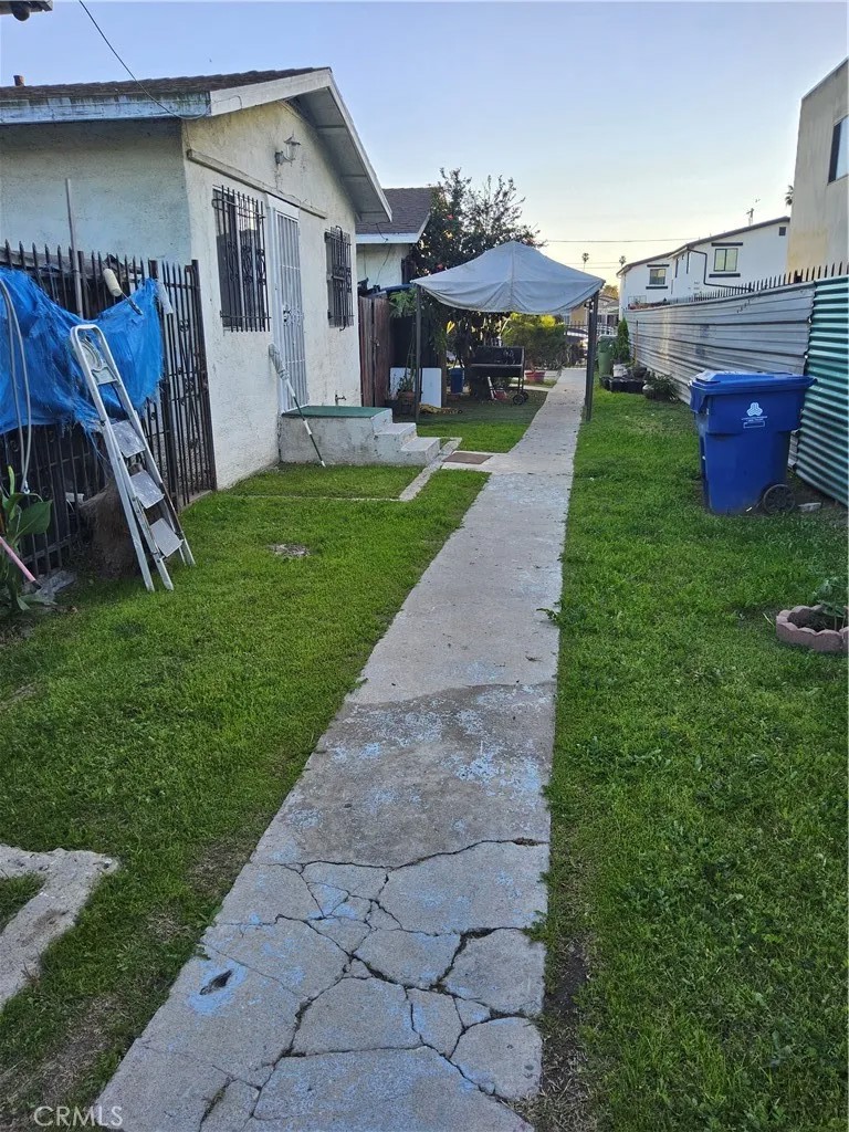 837 W 65th