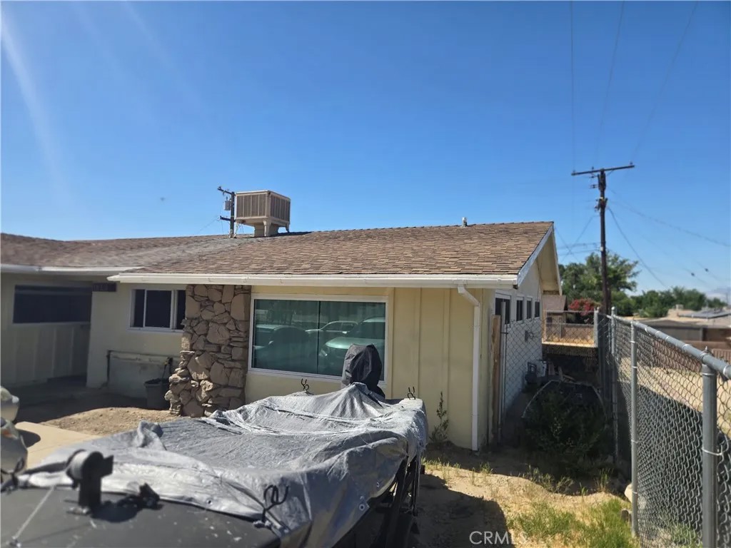 16211 Encina