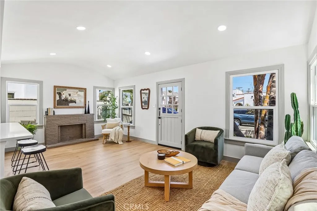 131 Santa Ana Avenue
