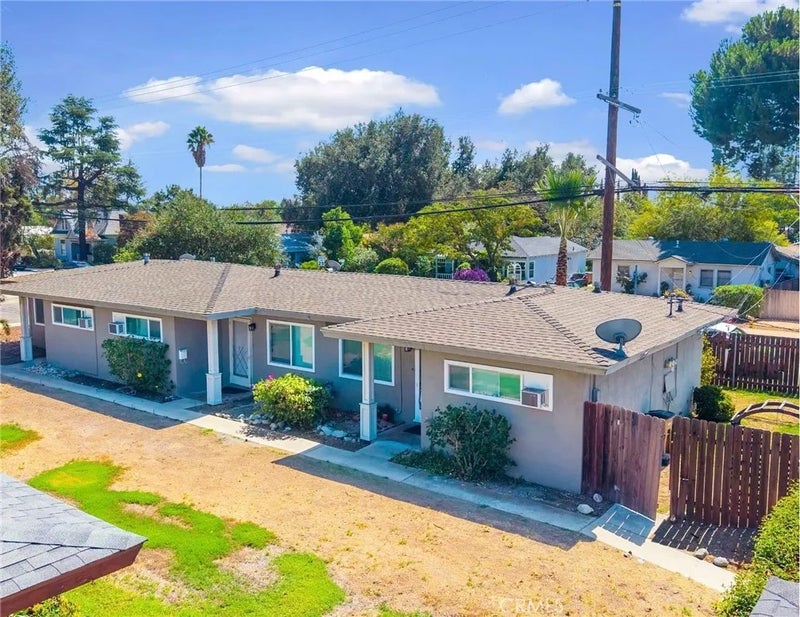195 El Camino Way