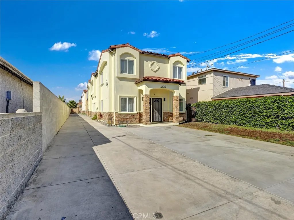 1425 W 145th