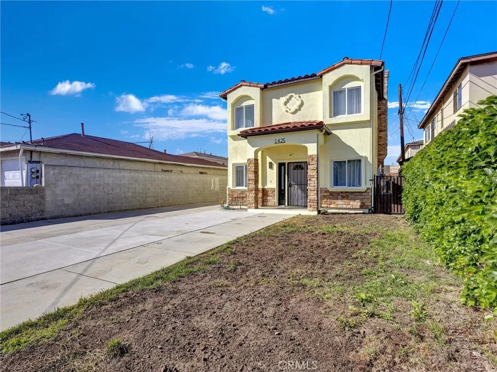 1425 W 145th