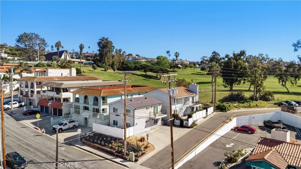 102 E Avenida San Gabriel
