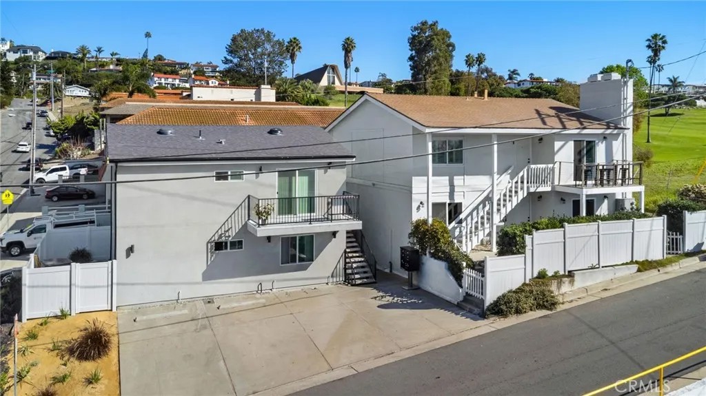 102 E Avenida San Gabriel