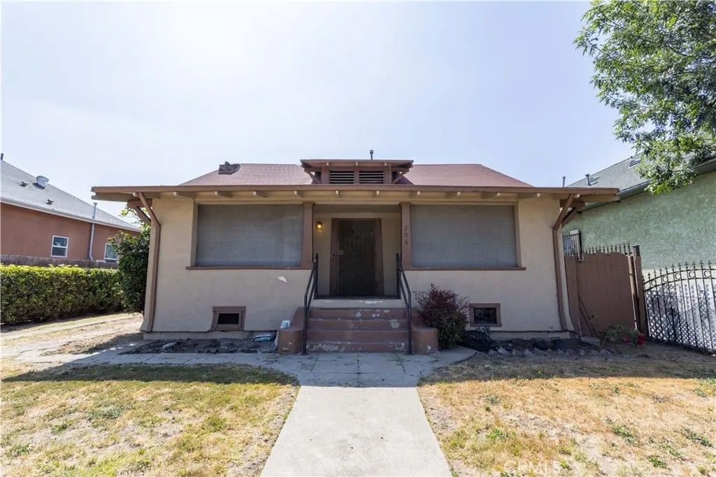Photo of 206 S Soto St, Los Angeles, CA 90033 (MLS # SR26022266)