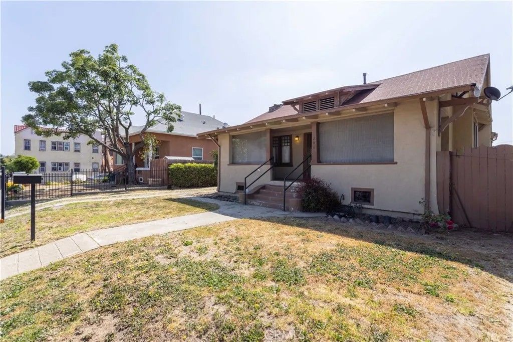 Photo of 206 S Soto St, Los Angeles, CA 90033 (MLS # SR26022266)