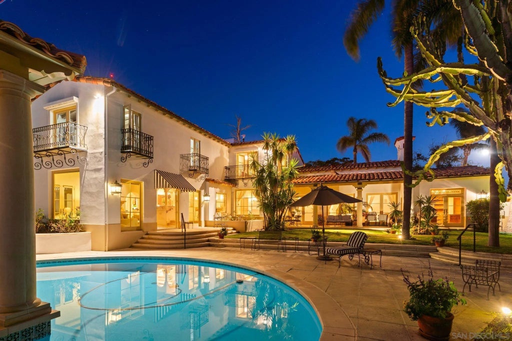 Photo of 6692 La Jolla Scenic Dr S Dr, La Jolla, CA 92037 (MLS # 260023252)