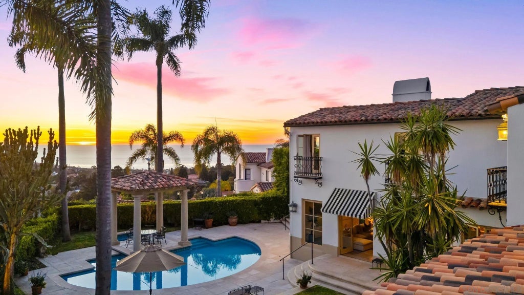 Photo of 6692 La Jolla Scenic Dr S Dr, La Jolla, CA 92037 (MLS # 260023252)