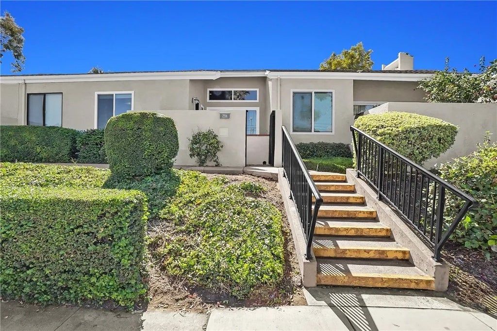 Photo of 2956 Haddonfield LOOP, Fullerton, CA 92831 (MLS # OC26197788)