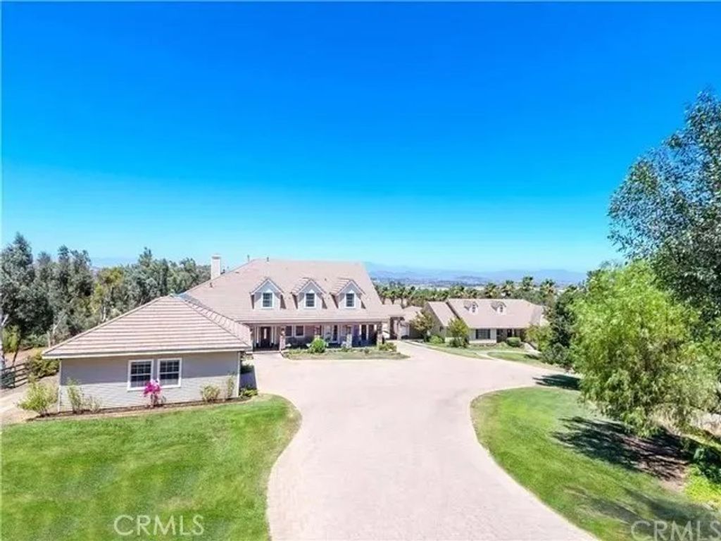 Photo of 25452 Edna Rd, Murrieta, CA 92562 (MLS # OC26006265)