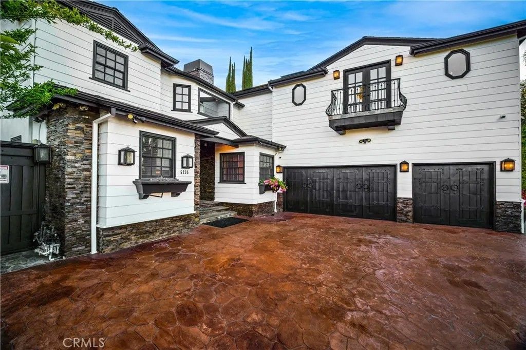 Photo of 5235 san feliciano Dr, Woodland Hills, CA 91364 (MLS # SR26084010)