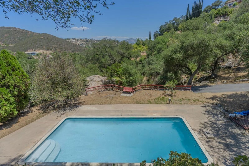 14949 Woods Valley