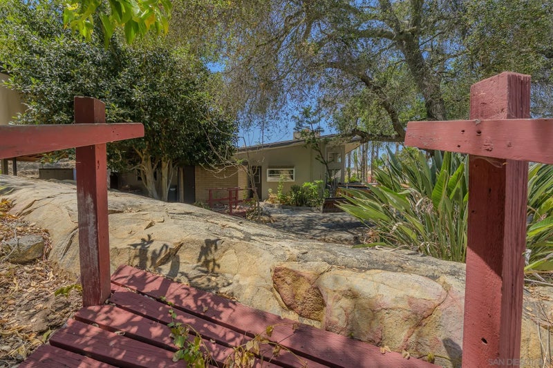 14949 Woods Valley