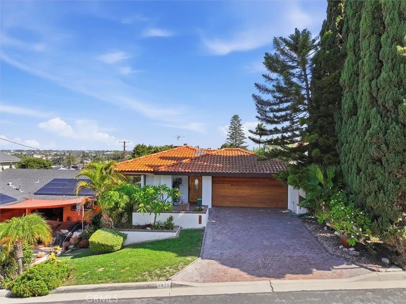 3875 Bluff