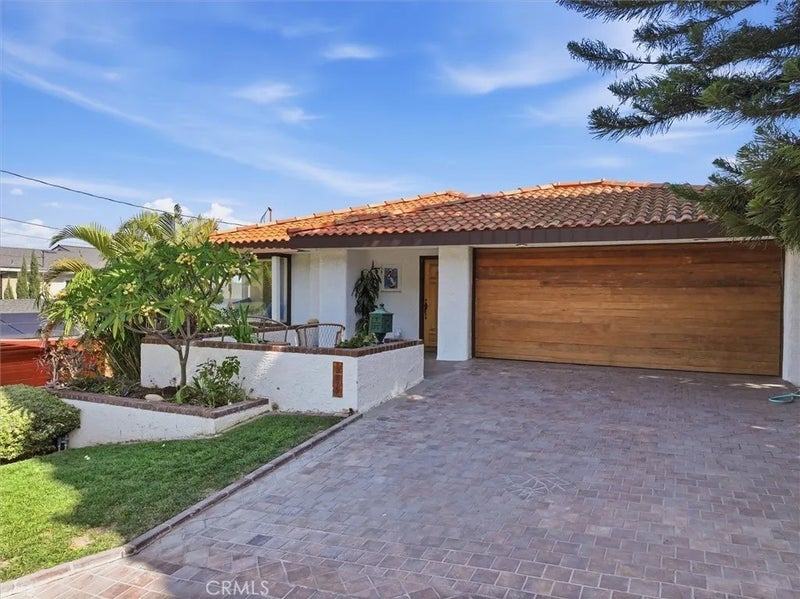 3875 Bluff