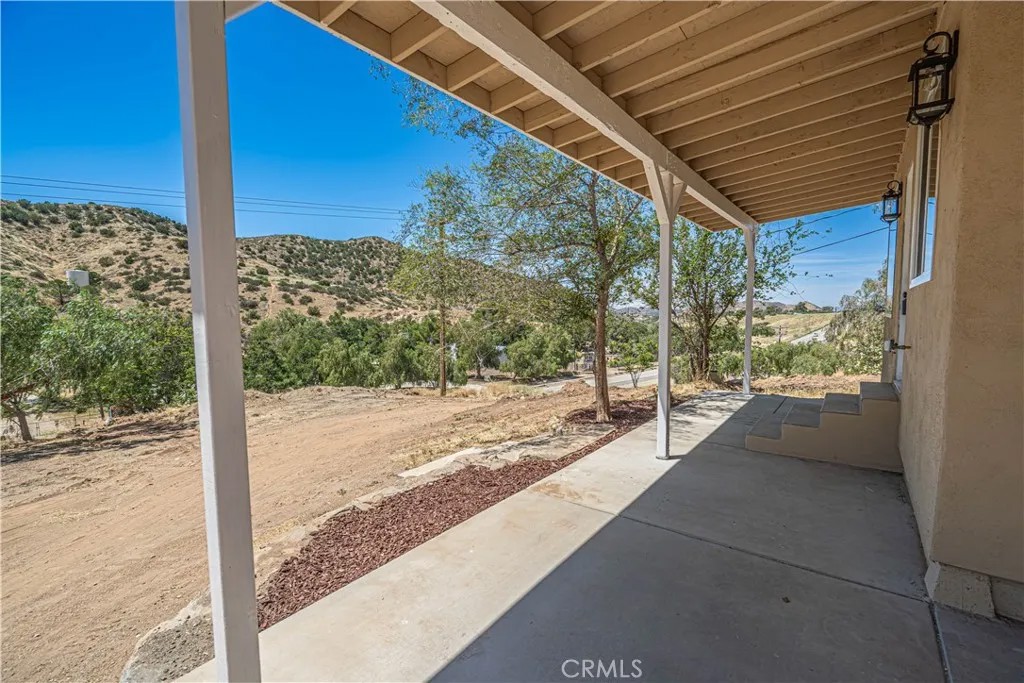 8709 Sierra Highway