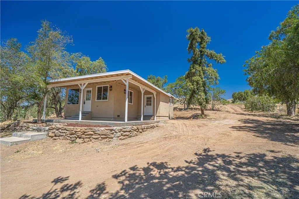 8709 Sierra Highway