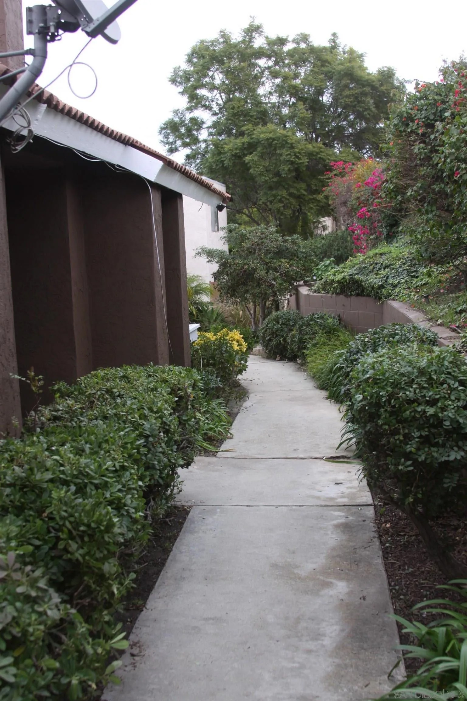 101 Avenida Las Brisas