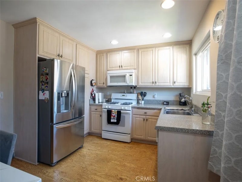 660 S Glassell 12
